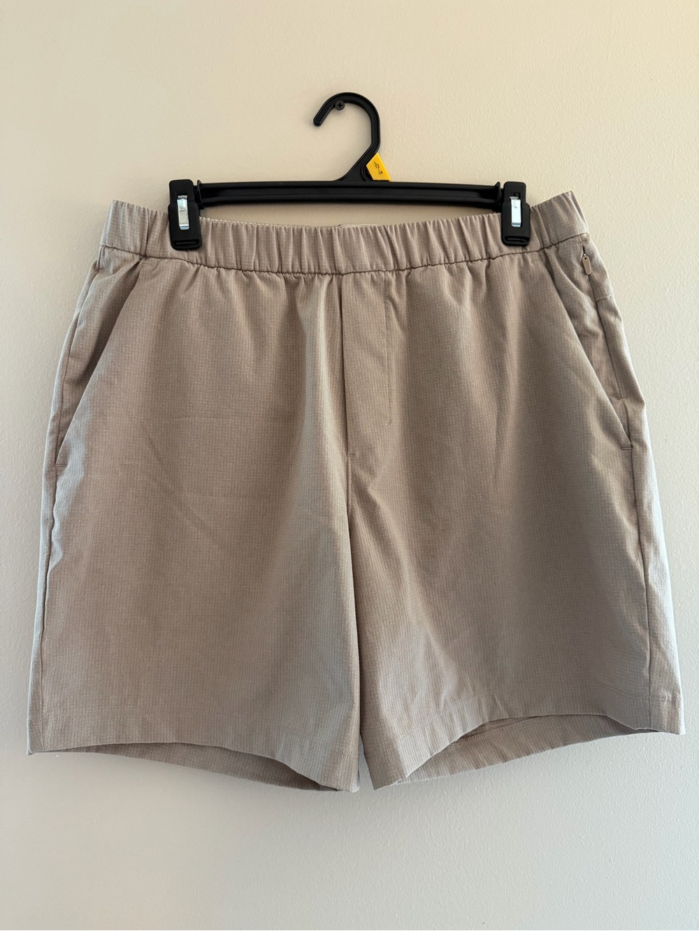 lululemon athletica Men's Taupe Elastic-Waist Shorts